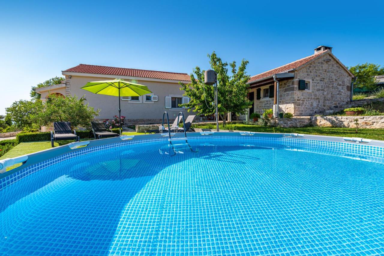 Holiday Home Ante With Beautiful Private Garden Nadin Bagian luar foto