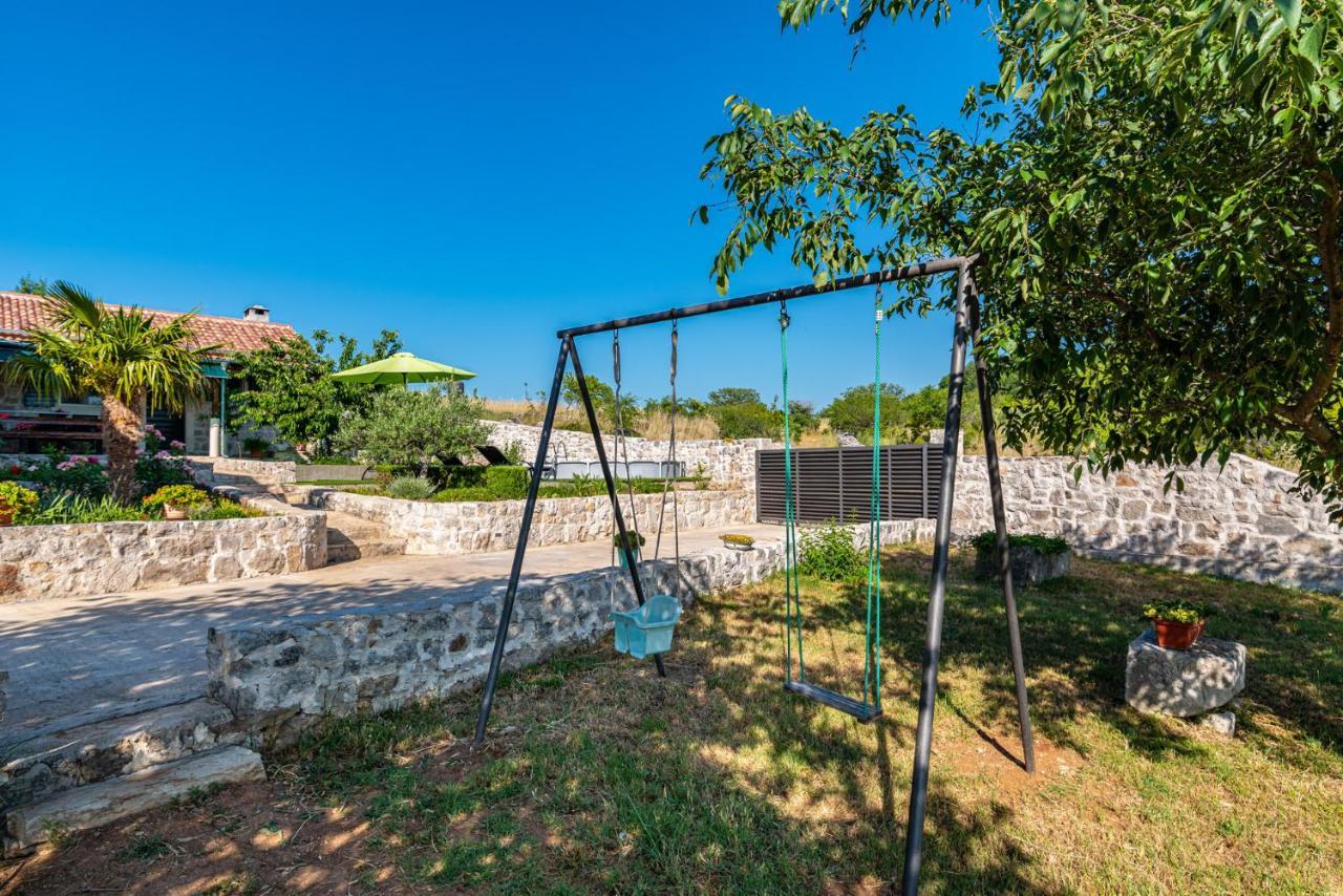 Holiday Home Ante With Beautiful Private Garden Nadin Bagian luar foto