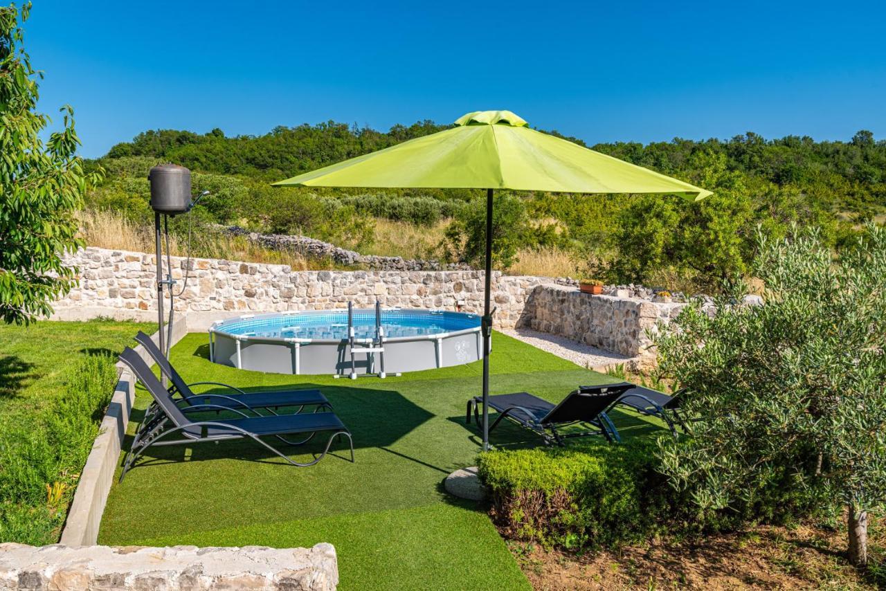 Holiday Home Ante With Beautiful Private Garden Nadin Bagian luar foto
