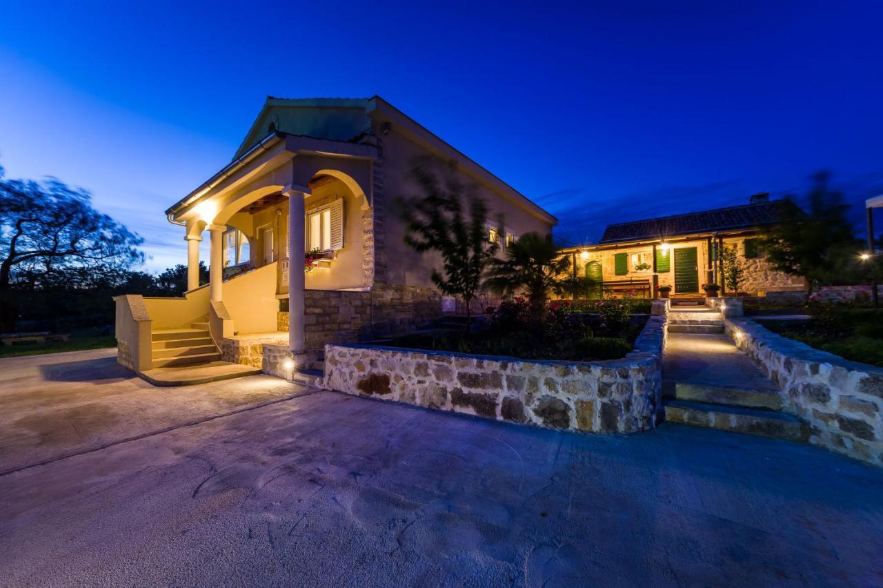 Holiday Home Ante With Beautiful Private Garden Nadin Bagian luar foto