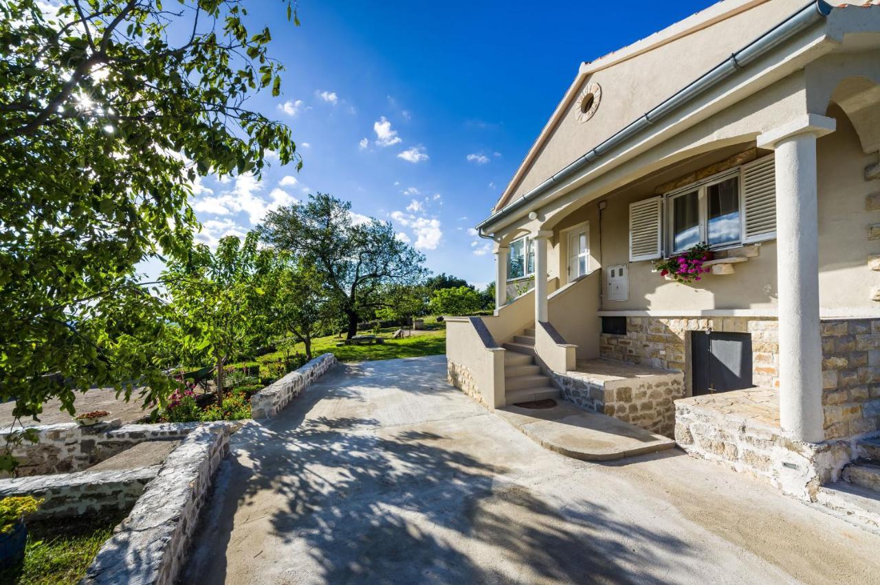 Holiday Home Ante With Beautiful Private Garden Nadin Bagian luar foto